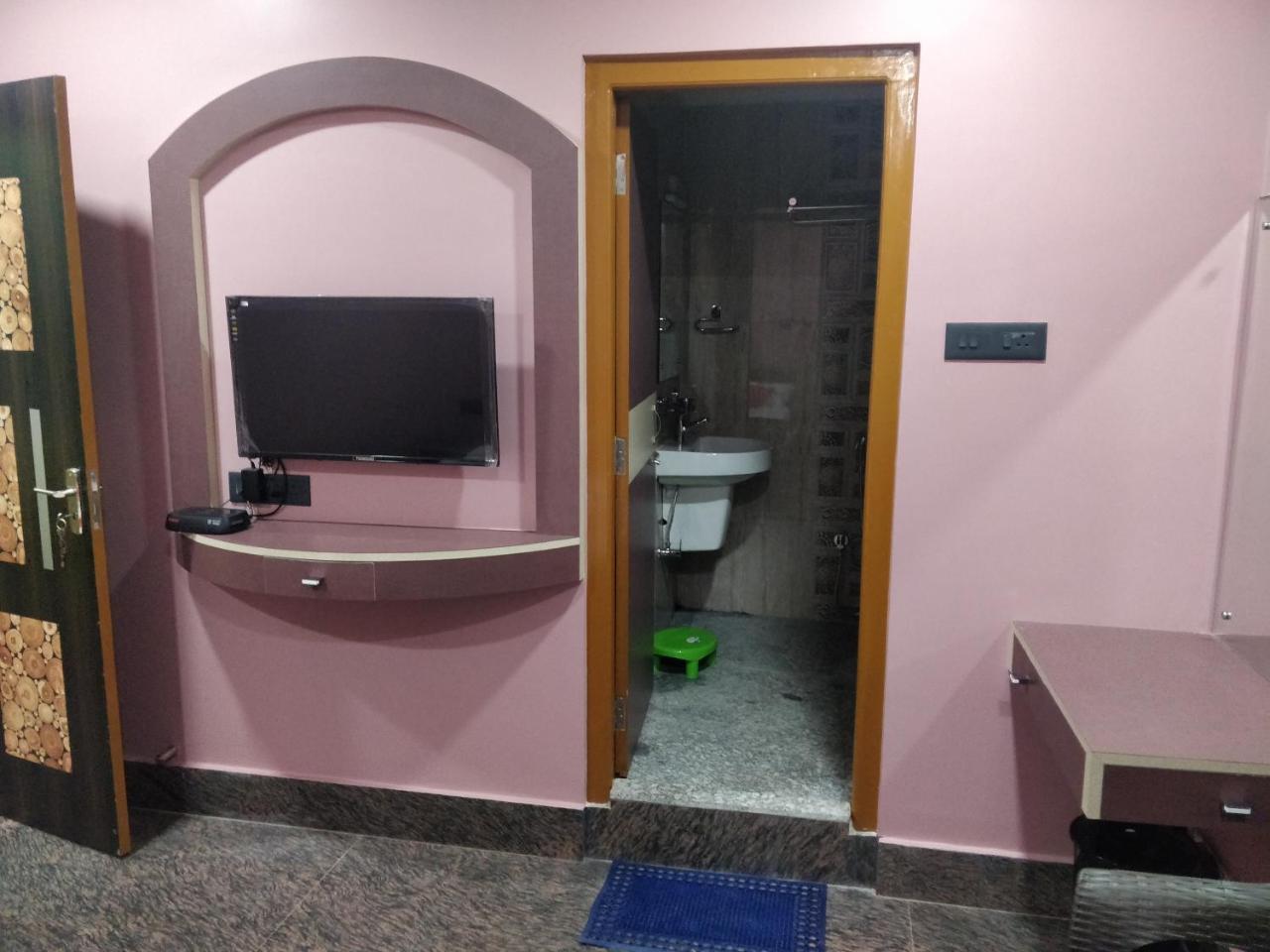 Oyo 16871 Anant Home Stay Shillong Exterior foto