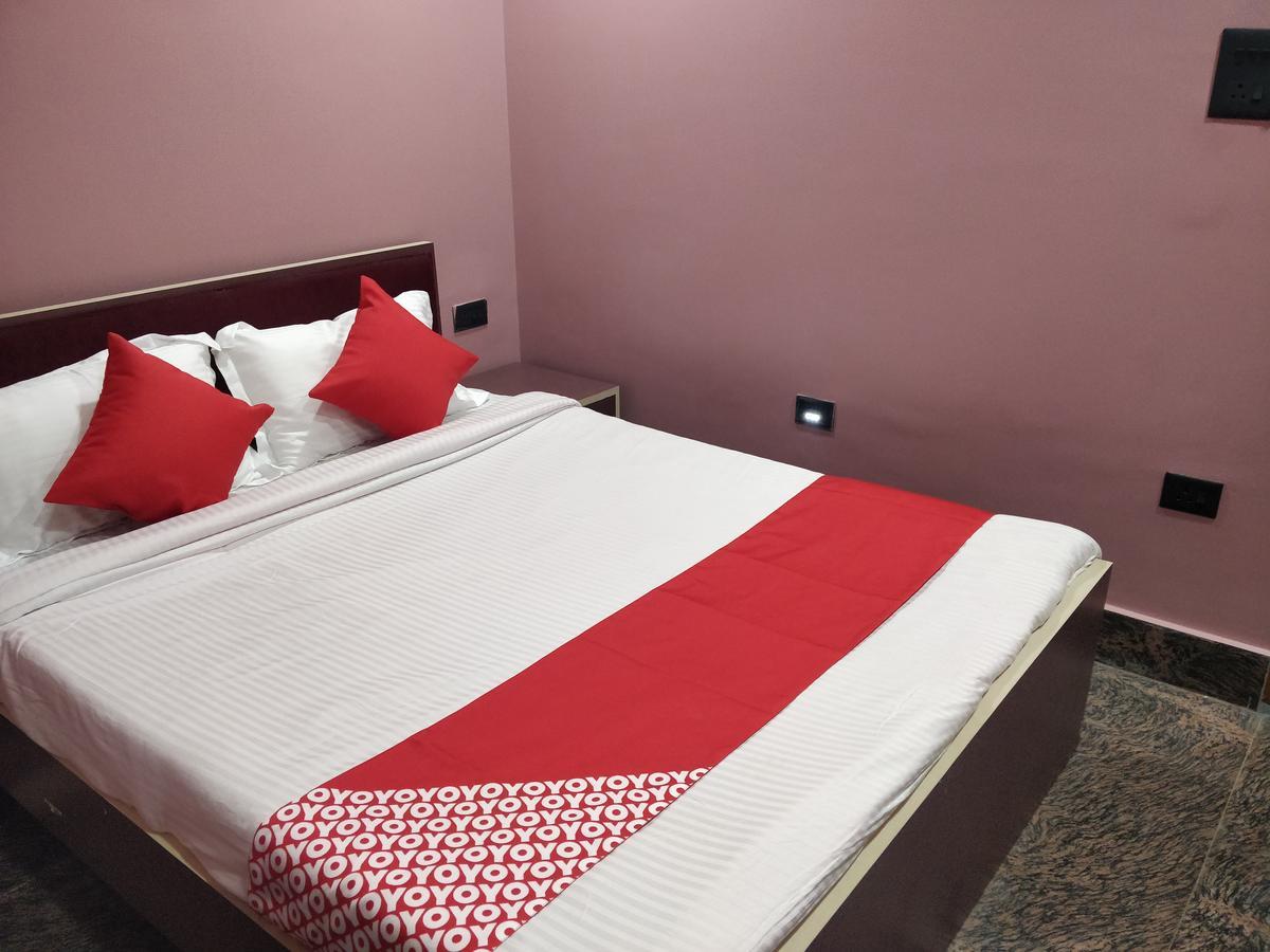 Oyo 16871 Anant Home Stay Shillong Exterior foto